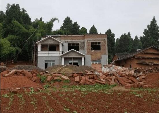 农村宅基地18问:小产权房可以发证吗?一户多宅怎样处理?