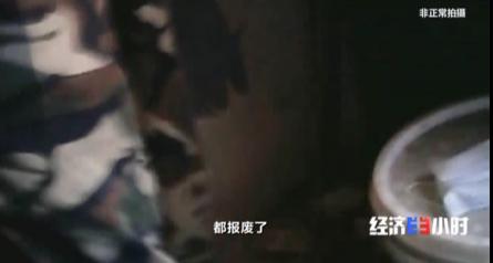 央视曝农村改造厕所轻轻一踩就碎了！痛批惠民工程绝不能掺假！