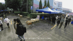 宁波现“无人摊位”卖菜！自助买菜扫码...