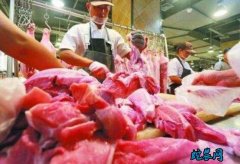 猪价“一片绿”，要跌到15元一斤？猪...